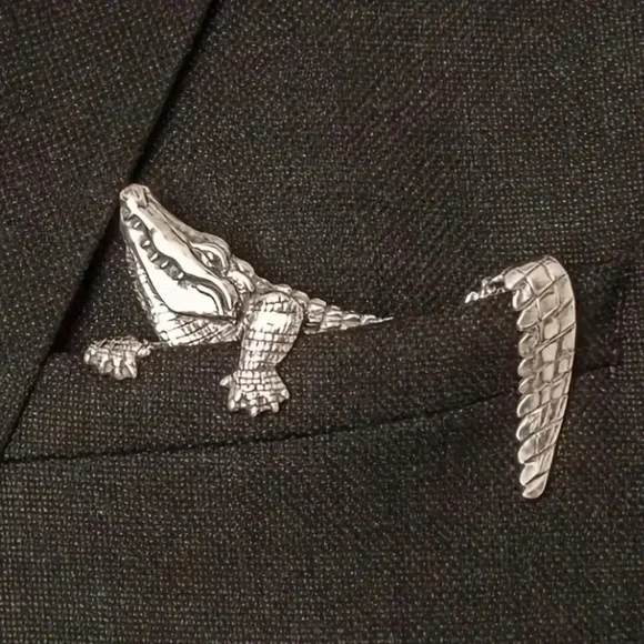 Silver Crocodile Pocket Brooch - Picture 4 of 8